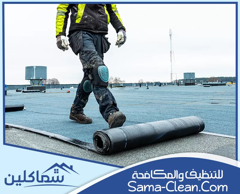 عزل الاسطح بالفوم في عجمان حيث يتم تطبيق طبقات الفوم العازلة لضمان حماية فعالة من الرطوبة والحرارة، مما يعزز من كفاءة الطاقة ويحسن من راحة البيئة الداخلية.