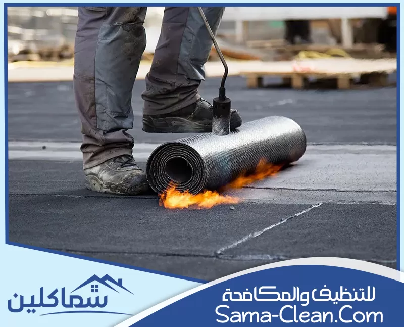 عزل الاسطح بالفوم في العين، حيث يتم تطبيق الفوم العازل لضمان حماية فعالة ضد الرطوبة والحرارة، مما يعزز من كفاءة المباني ويطيل عمرها.